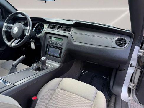 Used 2013 Ford Mustang Coupe RWD image 12