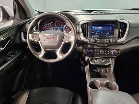 Used 2024 GMC Terrain SLT image 9