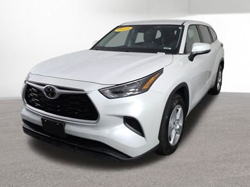 Used 2023 Toyota Highlander L image 4