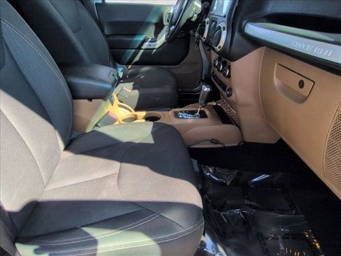 Used 2018 Jeep Wrangler Unlimited Sahara image 18