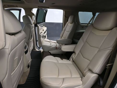 Used 2020 Cadillac Escalade ESV Premium Luxury image 43