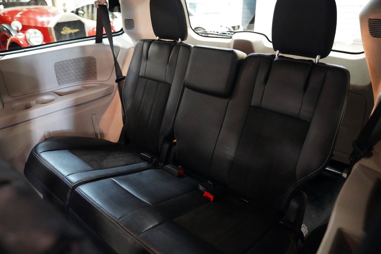Used 2019 Dodge Grand Caravan SXT FWD image 23