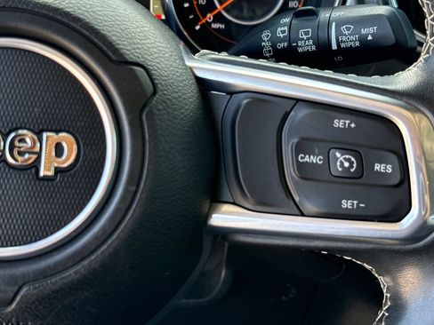 Used 2019 Jeep Wrangler Unlimited Sahara AWD/4WD image 16