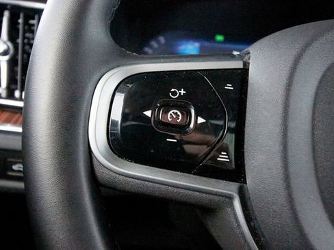 Certified 2025 Volvo V60 B5 Cross Country Plus image 15