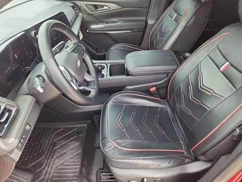 Certified 2025 Chevrolet Traverse LT w/ Driver Confidence Package FWD image 19