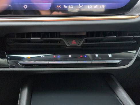 Used 2024 Buick Envision Avenir AWD/4WD image 13