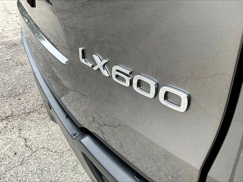 Used 2024 Lexus LX 600 4WD w/ Luxury Package image 10