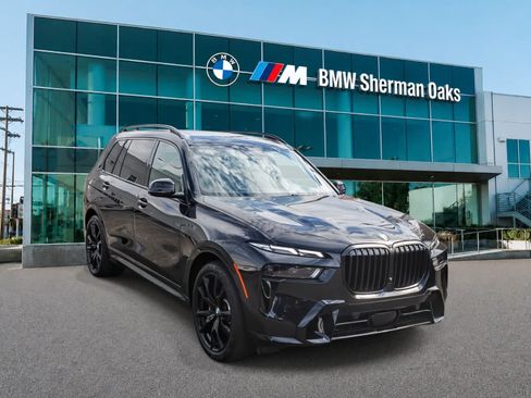 Used 2024 BMW X7 xDrive40i w/ M Sport Package AWD/4WD image 3