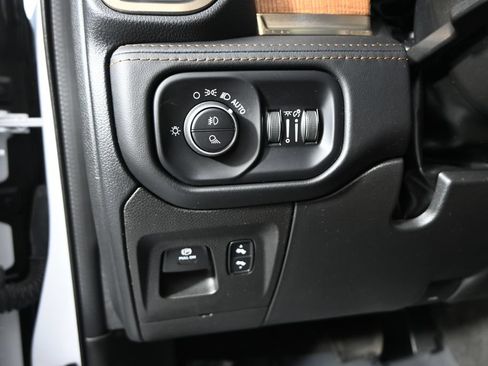 Used 2022 RAM 1500 Limited w/ Body Color Bumper Group AWD/4WD image 24