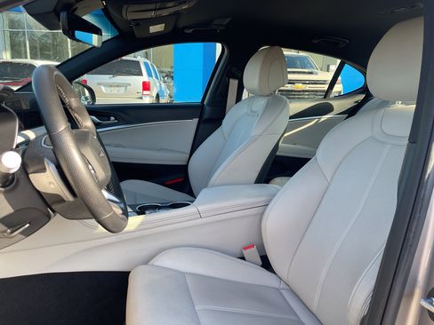 Used 2025 Genesis G70 2.5T image 6