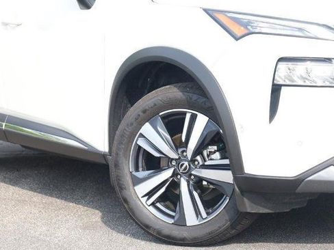 Used 2023 Nissan Rogue SL w/ SL Premium Package AWD/4WD image 3