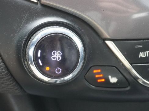 Used 2019 Chevrolet Cruze LT w/ Convenience Package image 14