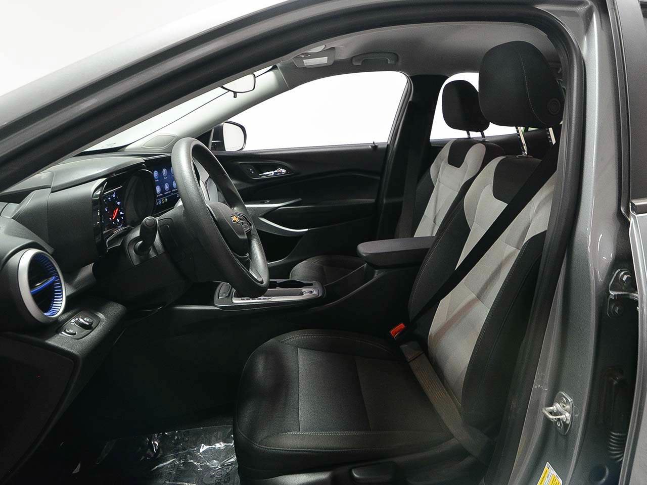 Used 2025 Chevrolet Trax LS FWD image 7