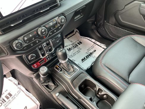 Used 2026 Jeep Wrangler Unlimited Rubicon w/ Safety Group AWD/4WD image 33