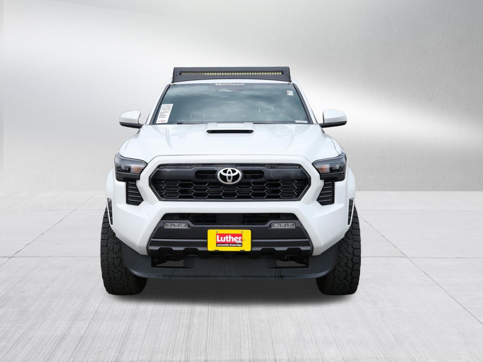 Used 2025 Toyota Tacoma TRD Sport AWD/4WD image 2