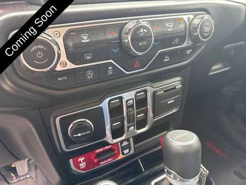 Used 2023 Jeep Gladiator Rubicon w/ LED Lighting Group AWD/4WD image 16