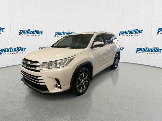 Used 2017 Toyota Highlander XLE FWD image 5