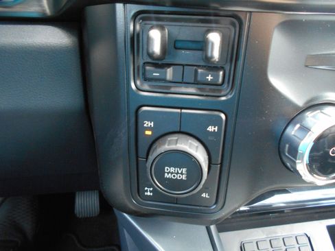 Used 2026 Ford F250 Lariat w/ Black Appearance Package image 12