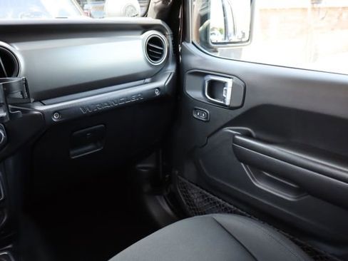 Used 2018 Jeep Wrangler Unlimited Sport S AWD/4WD image 45