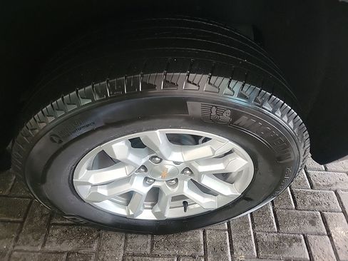 Used 2025 Chevrolet Tahoe LT image 15