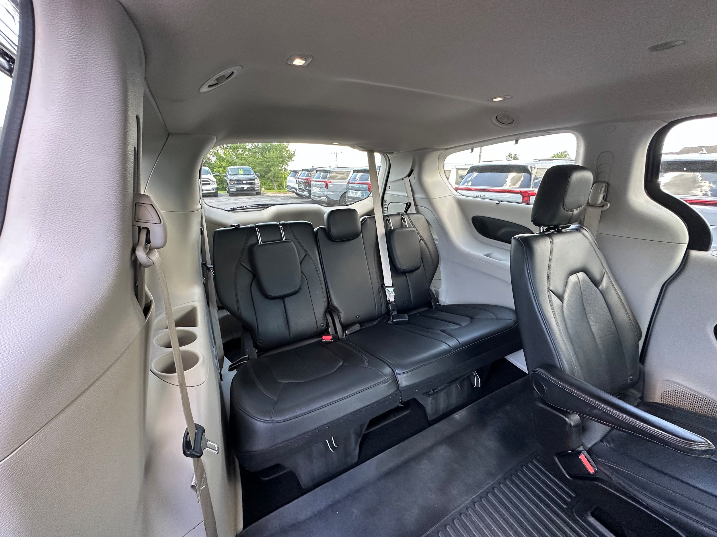 Used 2020 Chrysler Pacifica Touring-L Plus FWD image 13