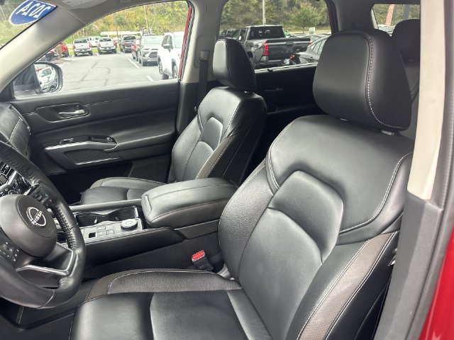 Used 2024 Nissan Pathfinder SL AWD/4WD image 22
