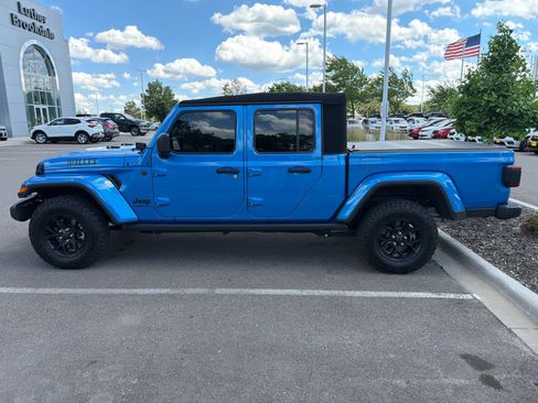 Used 2024 Jeep Gladiator Sport AWD/4WD image 4