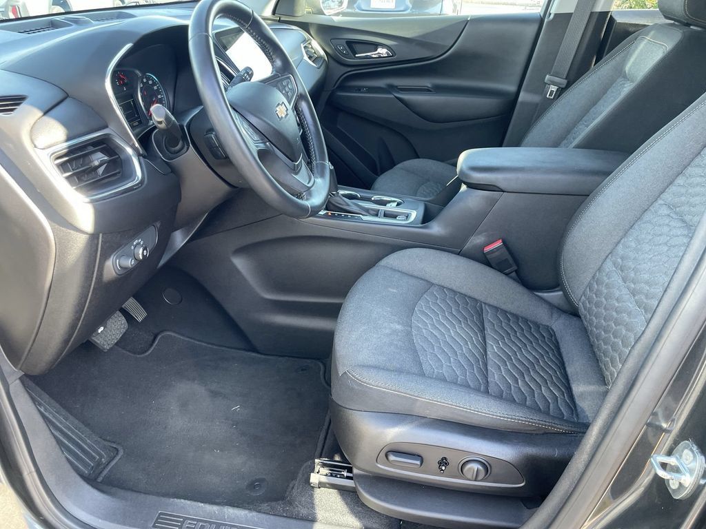 Used 2018 Chevrolet Equinox LT w/ Sun & Infotainment Package AWD/4WD image 9