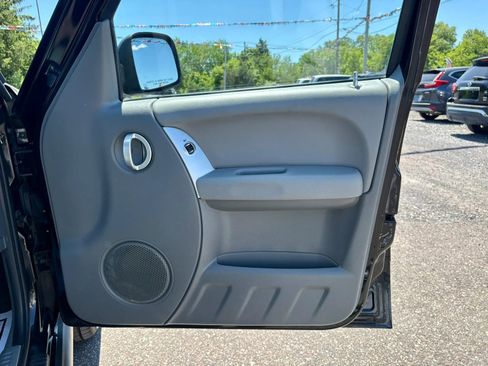 Used 2005 Jeep Liberty Limited AWD/4WD image 14