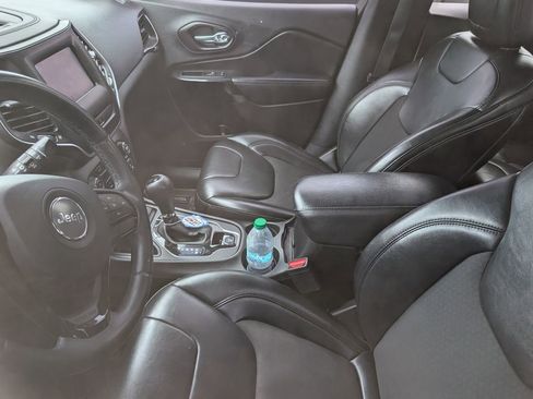 Used 2020 Jeep Cherokee Latitude Plus image 9