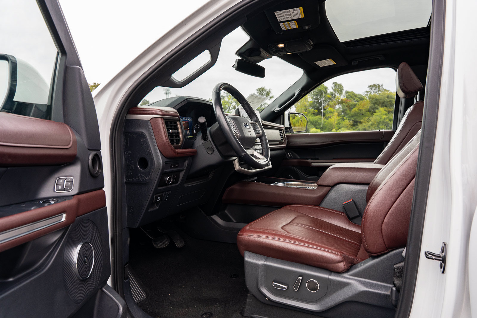 Used 2024 Ford Expedition Limited RWD image 19