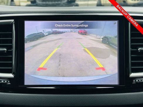 Used 2023 Chrysler Pacifica Touring-L image 10