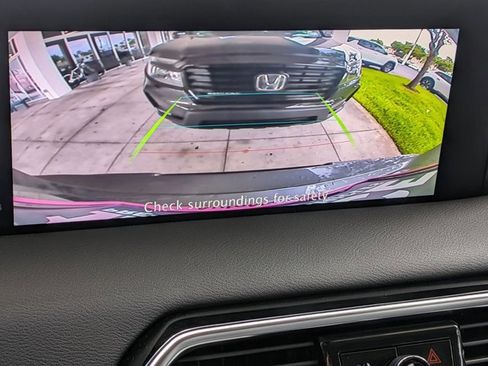 Used 2025 Nissan Armada SV image 11