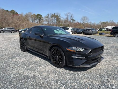 Used 2018 Ford Mustang Coupe RWD image 7