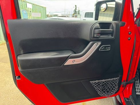 Used 2016 Jeep Wrangler Unlimited Sahara w/ Connectivity Group AWD/4WD image 21
