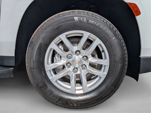 Used 2024 Chevrolet Suburban LS RWD image 22