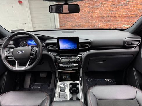 Used 2022 Ford Explorer ST-Line image 12