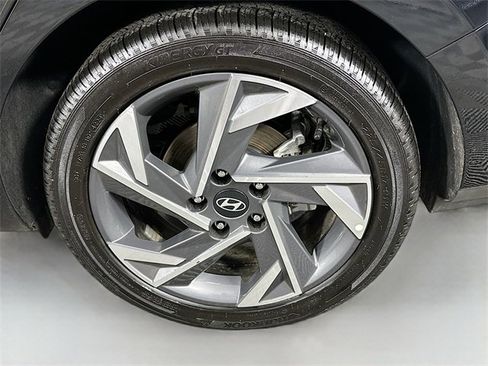 Used 2025 Hyundai Elantra SEL image 30