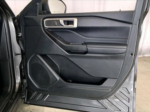 Used 2020 Ford Explorer XLT w/ Equipment Group 202A RWD image 26