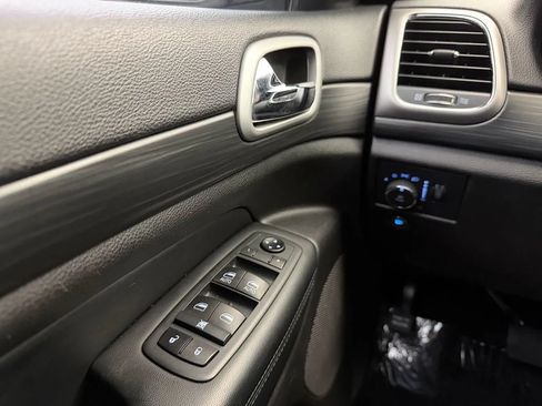 Used 2021 Jeep Grand Cherokee Laredo AWD/4WD image 7