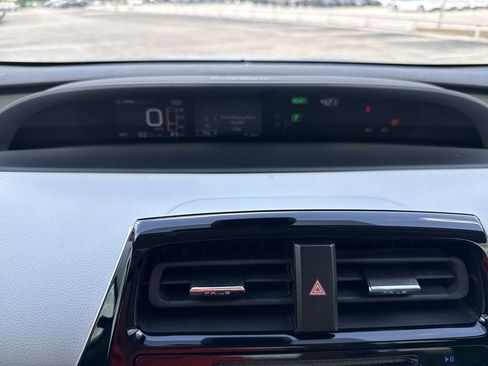 Used 2019 Toyota Prius LE FWD image 10