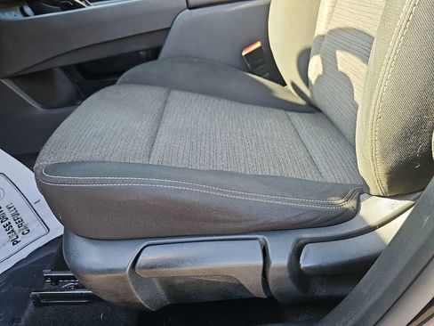 Used 2021 Nissan Rogue S AWD/4WD image 32