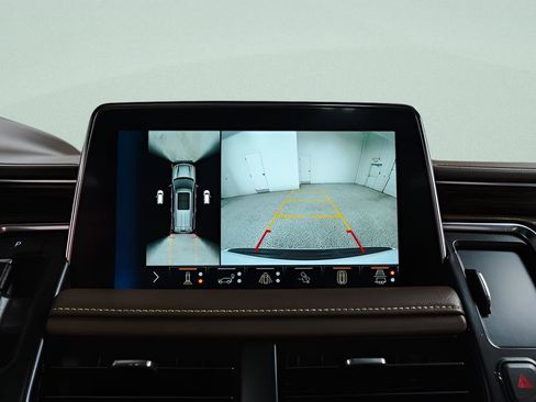 Used 2022 Chevrolet Suburban High Country AWD/4WD image 15