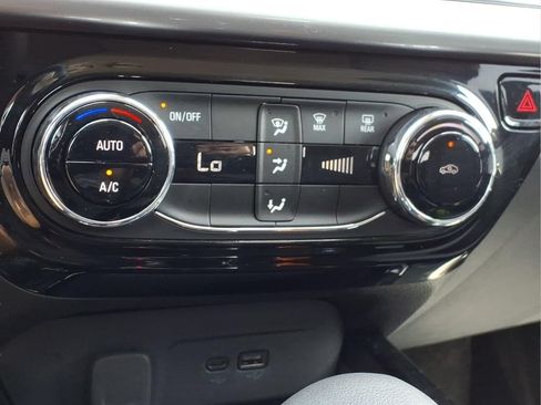 Used 2025 Chevrolet Trax LT FWD image 15