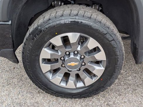 Used 2024 Chevrolet Silverado 2500 Custom w/ Custom Value Package image 11