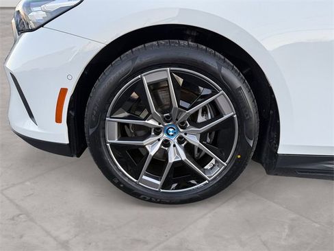 Certified 2025 BMW i5 xDrive40 w/ M Sport Package image 14