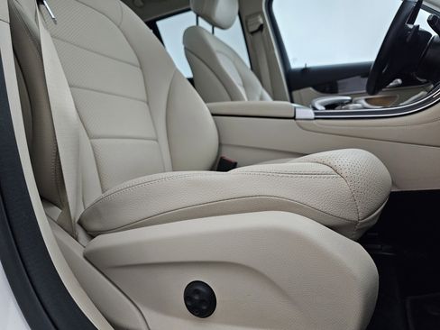 Used 2018 Mercedes-Benz GLC 300 4MATIC image 17