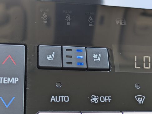 Used 2019 Toyota Avalon Limited w/ Advanced Safety Package FWD image 23