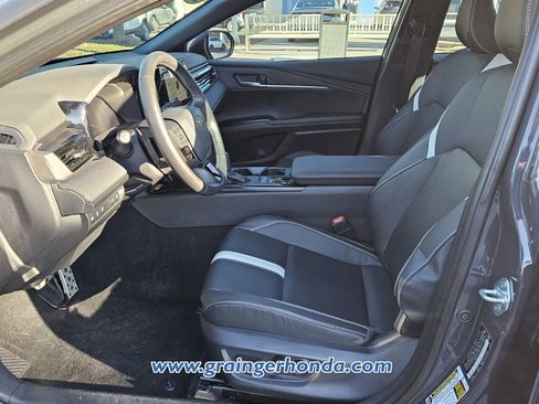 Used 2025 Toyota Camry SE image 10