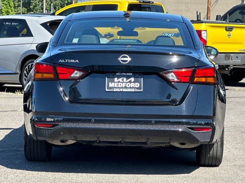 Used 2025 Nissan Altima 2.5 SV FWD image 5